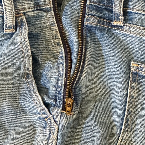 Old Navy Women's Bib Overalls Size 10 Light Wash Distressed Side Zip - Picture 7 of 10